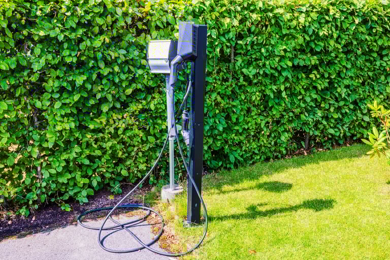 Electric vehicle charging station